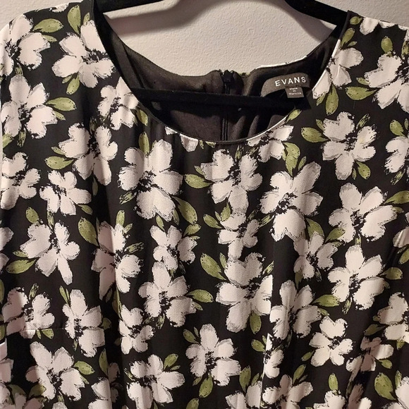 Evans Black, Green and White Floral Sleeveless Dress in Size 20 Made in Marocco - Picture 3 of 12